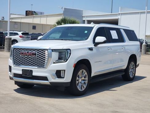 Used 2024 GMC Yukon XL Denali RWD image 3