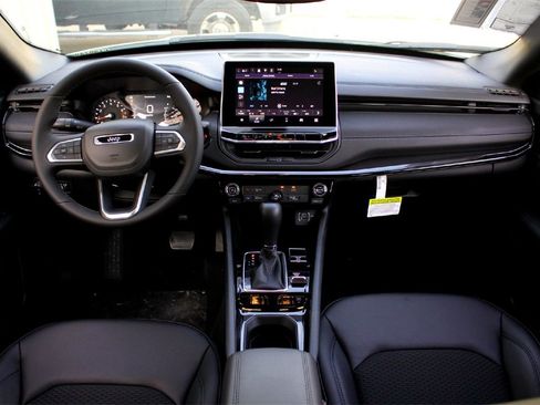 New 2026 Jeep Compass Latitude image 15