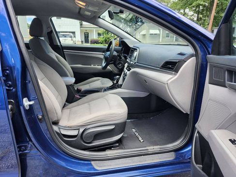 Used 2019 Hyundai Elantra SE FWD image 5