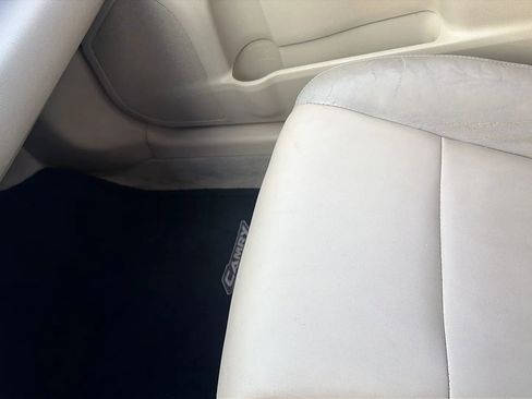 Used 2012 Toyota Camry XLE w/ Leather Pkg FWD image 37