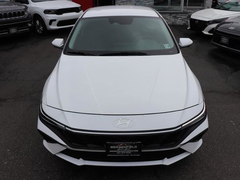 Used 2024 Hyundai Elantra SE FWD image 9