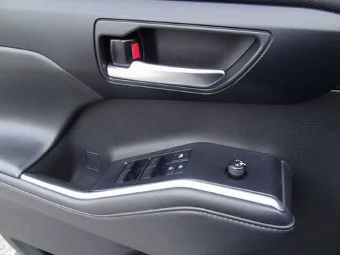 Used 2022 Toyota Highlander XLE image 22