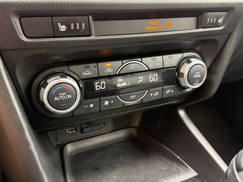 Used 2018 MAZDA MAZDA3 Touring image 18