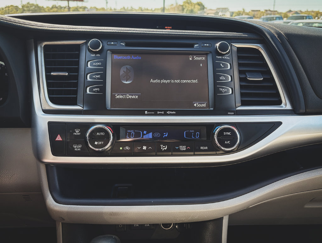 Used 2018 Toyota Highlander Plus FWD image 24
