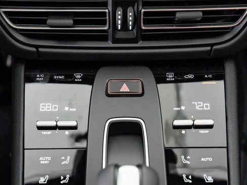 Certified 2025 Porsche Macan image 22