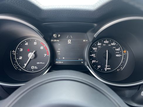 Used 2023 Alfa Romeo Stelvio Ti image 12