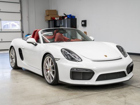 Used 2016 Porsche Boxster Spyder RWD image 3