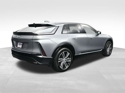 Used 2024 Cadillac Lyriq Luxury w/ LPO, Floor Liner Package AWD/4WD image 5