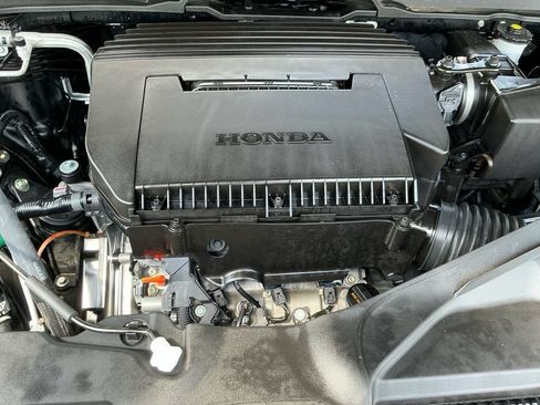 Used 2025 Honda Pilot TrailSport image 9
