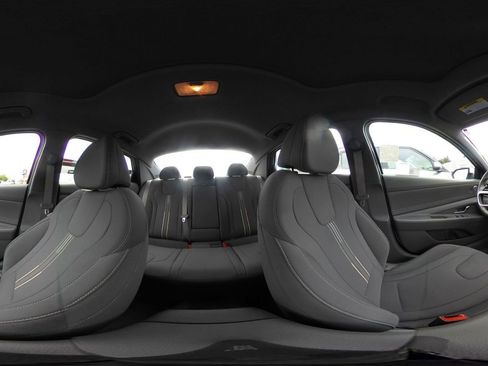 Used 2025 Hyundai Elantra SEL FWD image 43