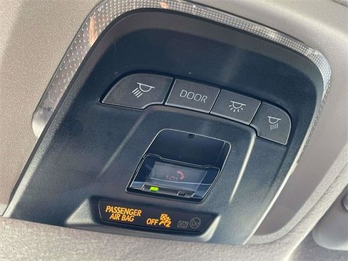 Used 2023 Toyota Corolla Cross XLE image 32