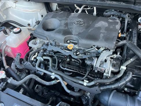 Used 2021 Toyota Sienna XLE image 37