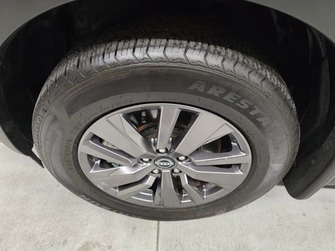 Used 2023 Nissan Pathfinder S FWD image 9