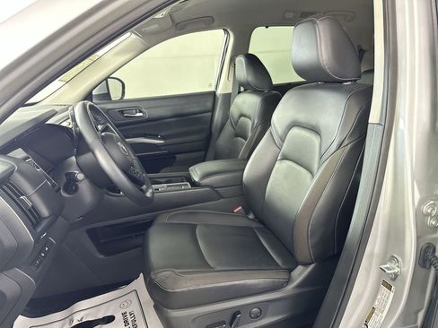 Used 2023 Nissan Pathfinder SL w/ Cargo Package FWD image 11