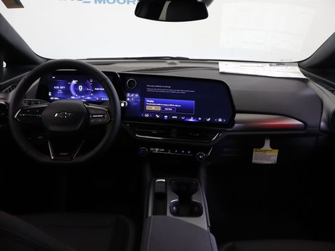 New 2025 Chevrolet Equinox EV RS image 15