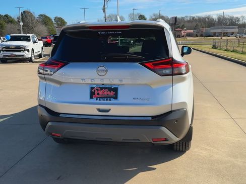 Used 2023 Nissan Rogue SV w/ SV Premium B Package image 8