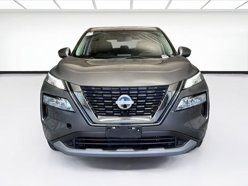 Used 2023 Nissan Rogue SV FWD image 2
