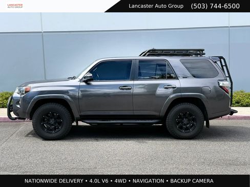 Used 2018 Toyota 4Runner SR5 AWD/4WD image 5
