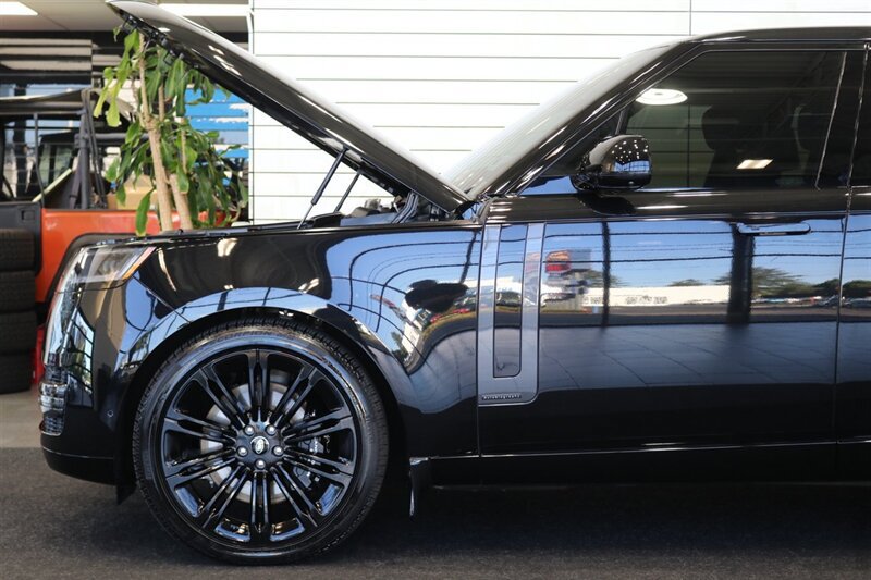 Used 2025 Land Rover Range Rover Long Wheelbase Autobiography AWD/4WD image 58