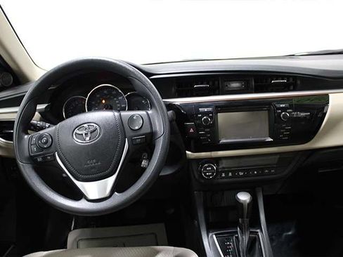 Used 2015 Toyota Corolla LE FWD image 13