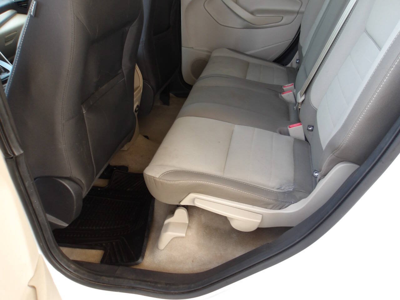 Used 2015 Ford Escape SE FWD image 21