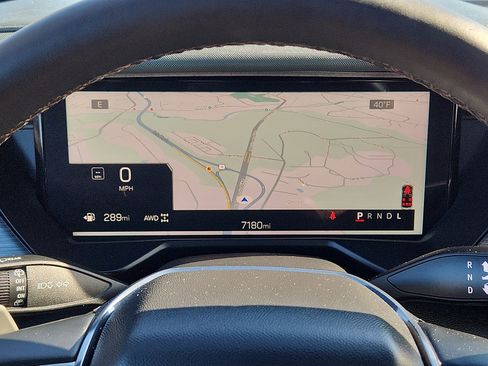 Used 2025 GMC Acadia AT4 image 22