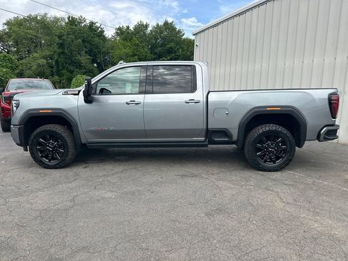 Used 2025 GMC Sierra 2500 AT4 w/ AT4 Premium Plus Package AWD/4WD image 9