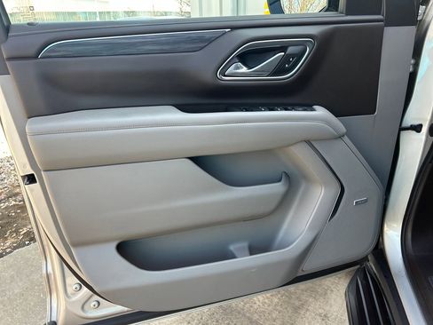 Used 2022 GMC Yukon SLT w/ SLT Premium Package image 13