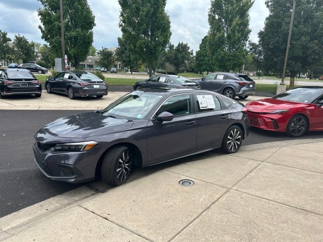 Used 2024 Honda Civic EX-L image 3