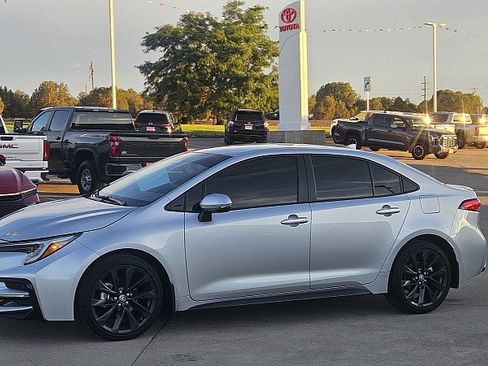 Used 2026 Toyota Corolla SE w/ SE Package FWD image 23