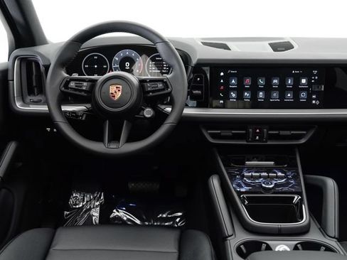 Certified 2025 Porsche Cayenne AWD/4WD image 17