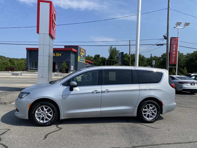 Used 2023 Chrysler Voyager LX FWD image 2