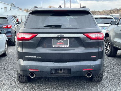 Used 2021 Chevrolet Traverse RS image 3