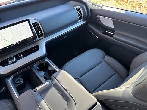 New 2025 Ford Expedition Active image 23