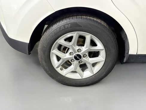 Used 2023 Kia Soul LX w/ LX Technology Package FWD image 32