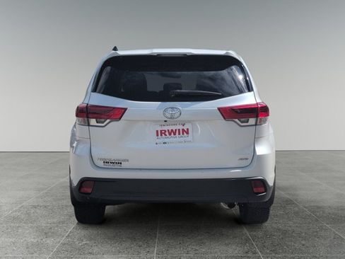 Used 2019 Toyota Highlander LE AWD/4WD image 4
