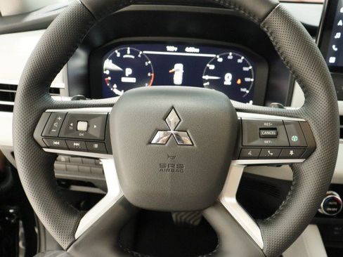 New 2026 Mitsubishi Outlander SE FWD image 8