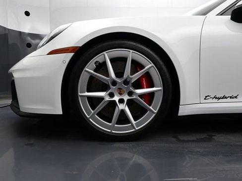 Certified 2025 Porsche 911 Carrera GTS image 7