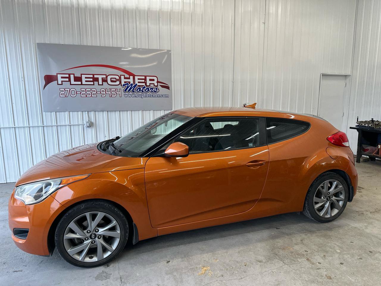 Used 2016 Hyundai Veloster FWD image 2