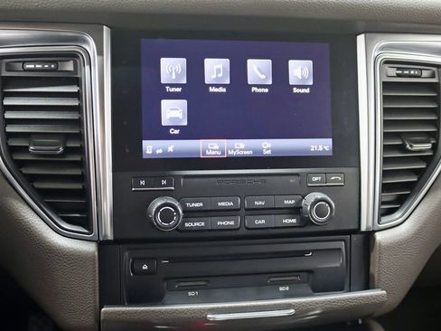 Used 2018 Porsche Macan image 16