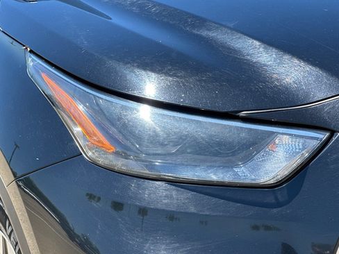 Used 2022 Toyota Highlander XLE AWD/4WD image 44