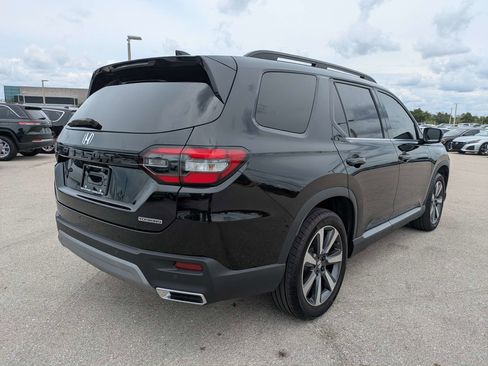 Used 2025 Honda Pilot Touring image 5