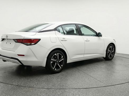 Used 2025 Nissan Sentra SV FWD image 9