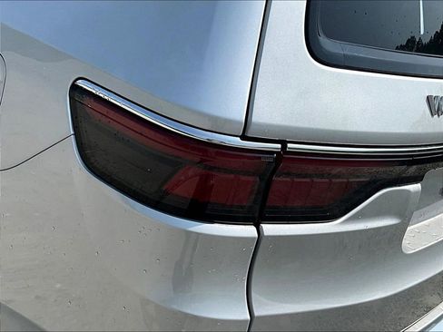 Used 2024 Jeep Wagoneer Series III image 29