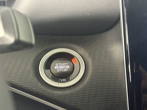 Used 2024 Jeep Grand Cherokee L Altitude image 17