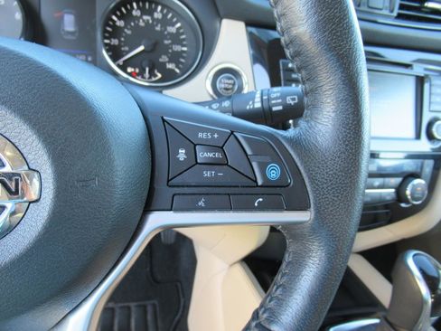 Used 2020 Nissan Rogue SL w/ Premium Package image 19