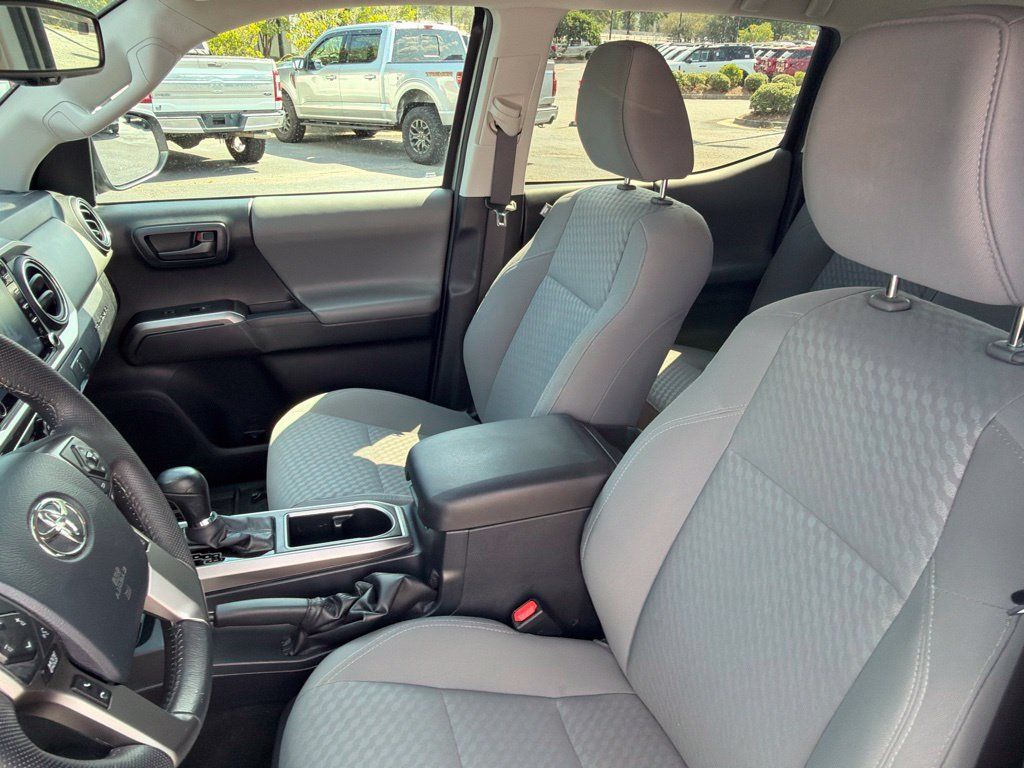 Used 2020 Toyota Tacoma SR5 AWD/4WD image 11
