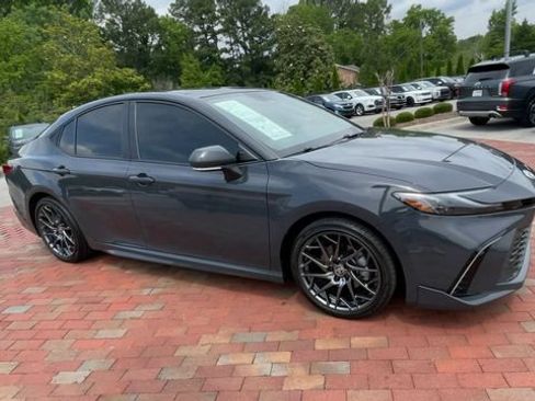 Used 2025 Toyota Camry XSE FWD image 3