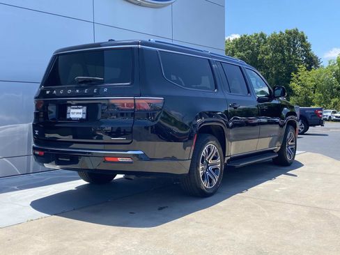 Used 2024 Jeep Wagoneer L Series II w/ Flexible Seating Group AWD/4WD image 4