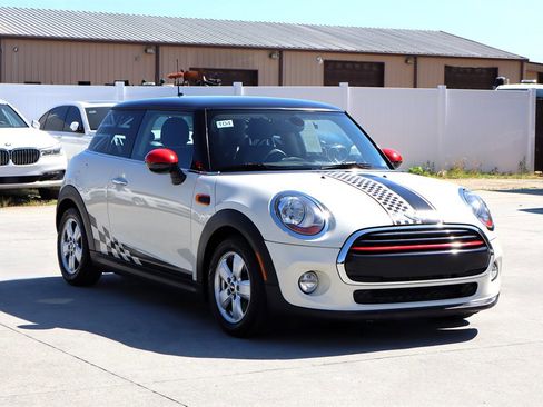 Used 2016 MINI Cooper 2-Door Hardtop image 9